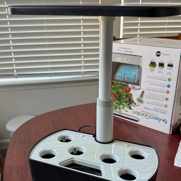 In-Home Aero-Garden System - Picture 6 of 7